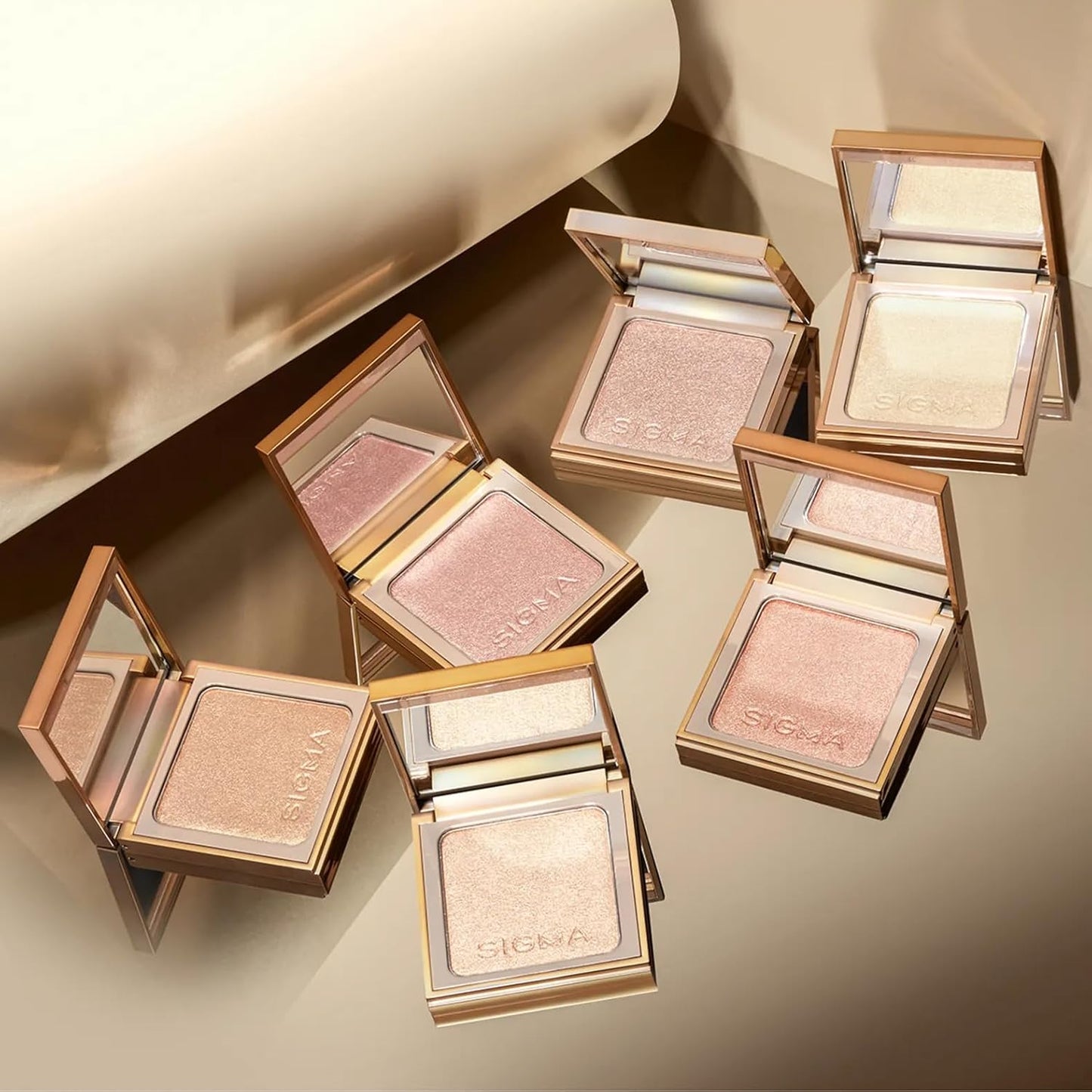 Sigma Beauty Highlighter Makeup – Illuminating Highlighting Powder for Face, Sheer Glimmer Face Highlighter for Cheeks, Cupid’s Bow, & Brow Bone (Savanna, Fiery Bronze Metallic)