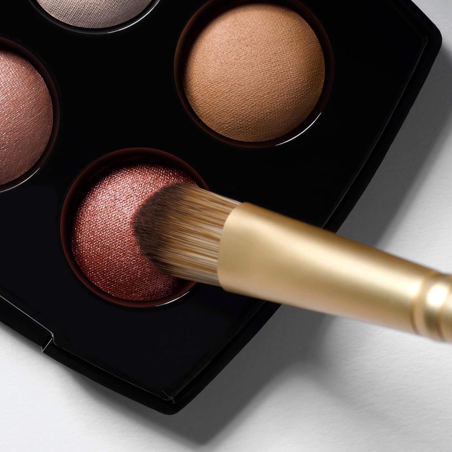 LAURA GELLER NEW YORK Dual-Ended Eyeshadow Brush - Domed Shader & Blending Brush for Baked and Pressed Eyeshadow Application - All Over Eye Makeup Brush